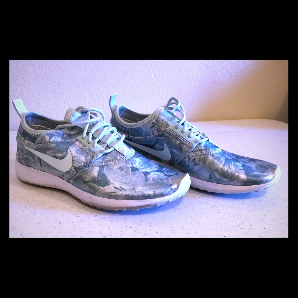 CLOSET CLEAROUT Nike Blue Rose Roshe One Sneakers
